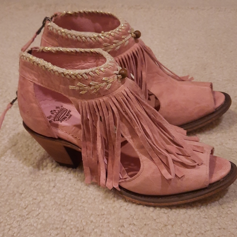 Junk Gypsy by Lane " Archer" pink suede bootie